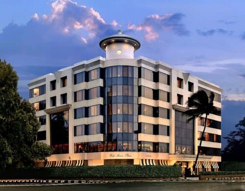 Внешний вид отеля Hotel Marine Plaza Mumbai в Мумбаях