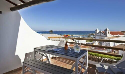 Внешний вид отеля The Salty Lodge