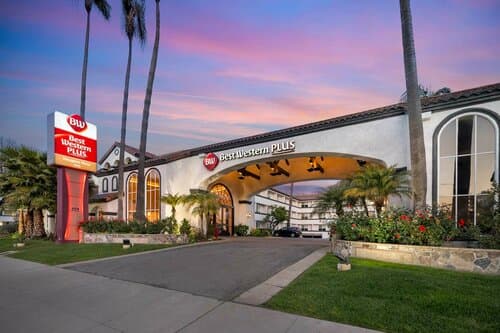 Внешний вид отеля Best Western Plus Newport Mesa Inn