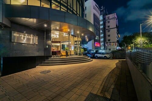 Внешний вид отеля The Mirador в Мумбаях