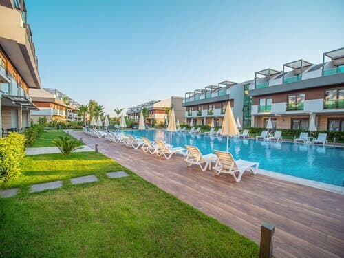 Внешний вид отеля Veranda Beach Suites в Муратпаше