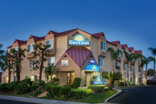 Внешний вид отеля Days Inn by Wyndham Carlsbad
