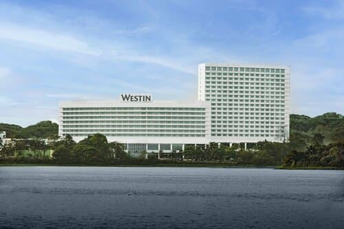 Внешний вид отеля The Westin Mumbai Powai Lake