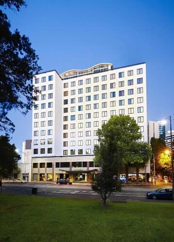 Внешний вид отеля Radisson on Flagstaff Gardens Melbourne в Мельбурне