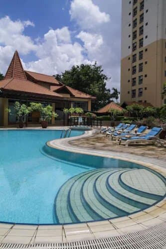 Внешний вид отеля Verwood Hotel & Serviced Residence в Сурабой