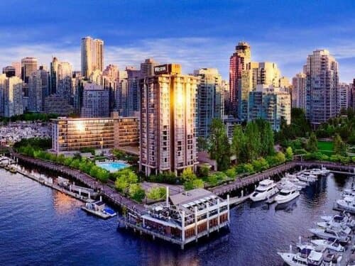 Внешний вид отеля The Westin Bayshore, Vancouver в Ванкувере
