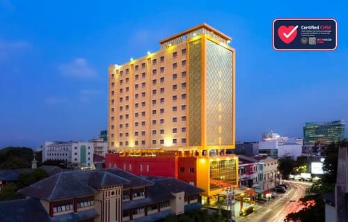 Внешний вид отеля Best Western Plus Makassar Beach в Макасаре