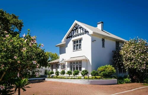 Внешний вид отеля Whispering Oaks