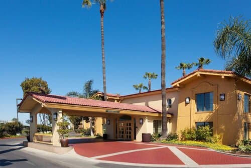 Внешний вид отеля La Quinta Inn by Wyndham Costa Mesa Newport Beach