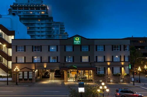 Внешний вид отеля Quality Inn Downtown Inner Harbour в Виктории