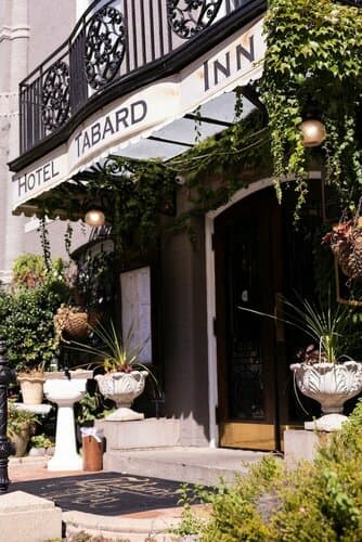 Внешний вид отеля Tabard Inn в Вашингтоне