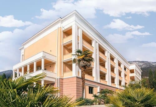 Внешний вид отеля Old Gagra Hotel в Гагрском районе