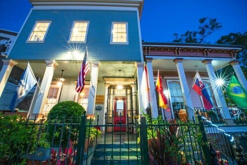 Внешний вид отеля Auberge Nouvelle Orleans Hostel в Новом Орлеане