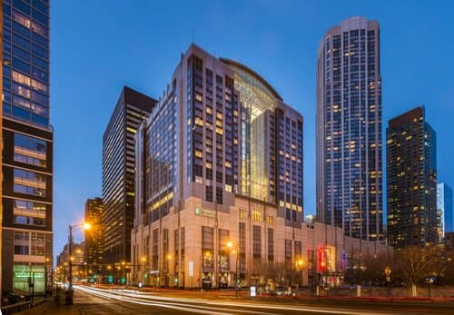 Внешний вид отеля Embassy Suites by Hilton Chicago Downtown Magnificent Mile в Чикаго