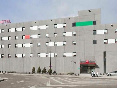 Внешний вид отеля Ibis Oviedo в Овьедо