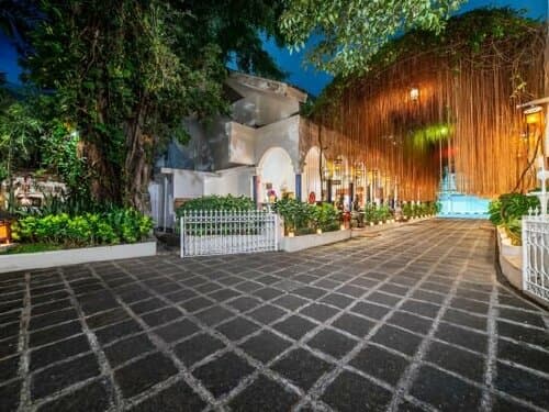 Внешний вид отеля Hotel Tugu Blitar