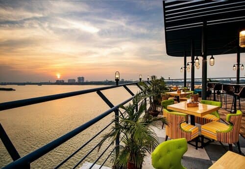 Внешний вид отеля Polo Floatel Kolkata в Калькутте