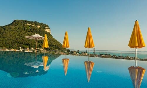 Внешний вид отеля Sky Pool Hotel Sole Garda