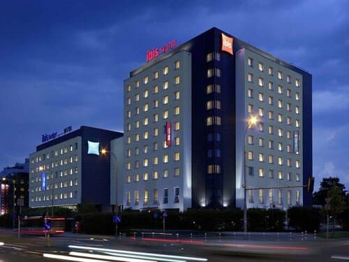 Внешний вид отеля Ibis Warszawa Reduta в Варшаве