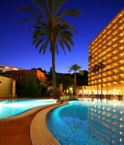 Внешний вид отеля Valentin Reina Paguera - Adults Only в Кальвии