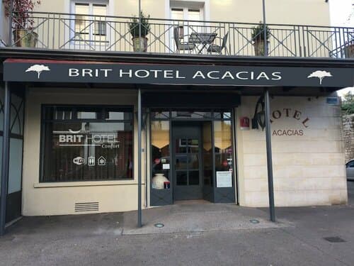 Внешний вид отеля Brit Hotel Arles - Les Acacias в Арле
