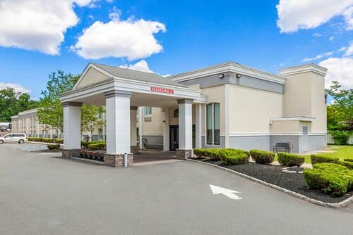 Внешний вид отеля Quality Inn Edison-New Brunswick