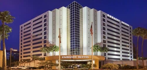 Внешний вид отеля Embassy Suites by Hilton San Diego La Jolla в Сан-Диего