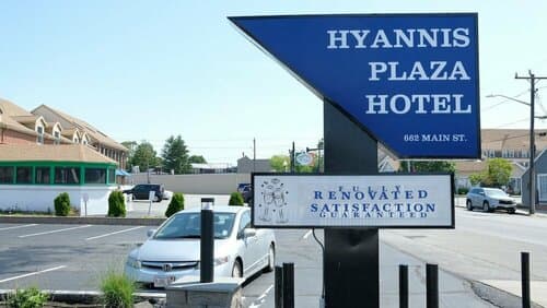 Внешний вид отеля Hyannis Plaza Hotel в Барнстейбле