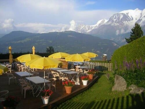 Внешний вид отеля Hôtel Arbois Bettex в Сен-Жерве-ле-Бене