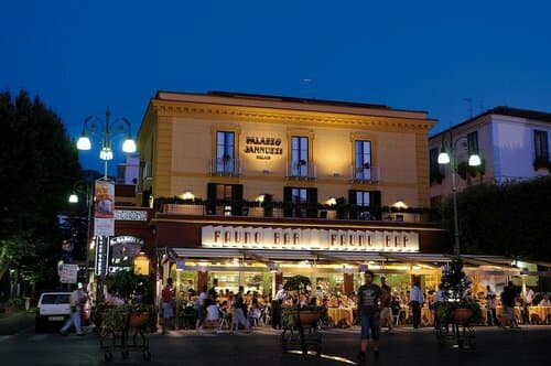 Внешний вид отеля Palazzo Jannuzzi Relais в Сорренто