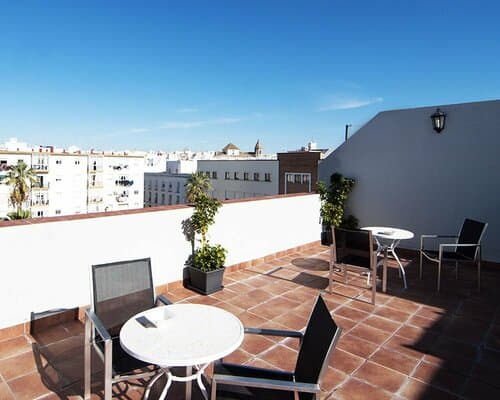 Внешний вид отеля Plaza de la Luz Cádiz