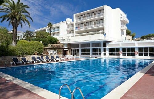 Внешний вид отеля Hotel Alga в Палафружели