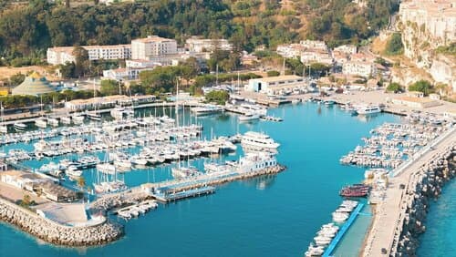 Внешний вид отеля Hotel La Pineta в Тропее