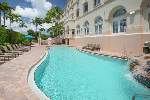 Внешний вид отеля Hilton Naples