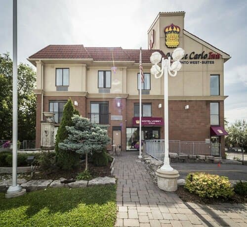 Внешний вид отеля Monte Carlo Inn Toronto West Suites в Миссиссоге