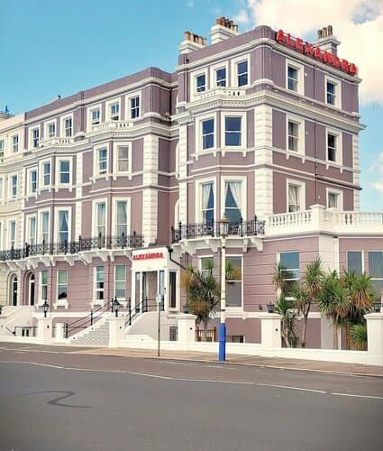 Внешний вид отеля Alexandra Hotel Eastbourne в Истборне