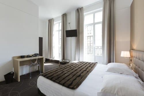 Внешний вид отеля Hôtel Le Saint Louis в Амьене