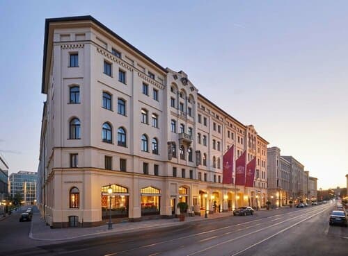 Внешний вид отеля Hotel Vier Jahreszeiten Kempinski Munchen в Мюнхене