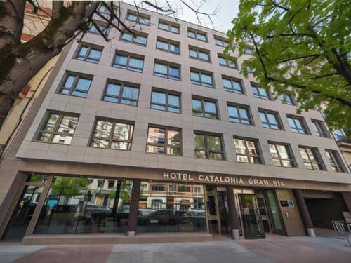 Внешний вид отеля Catalonia Gran Vía Bilbao в Бильбао