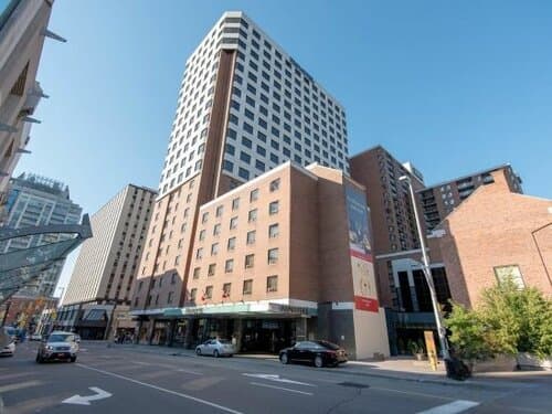 Внешний вид отеля DoubleTree by Hilton Ottawa Downtown