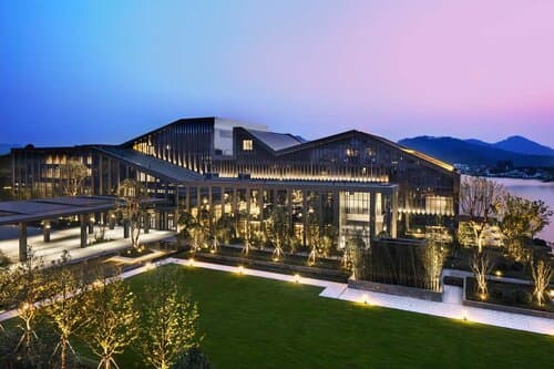 Внешний вид отеля Hilton Ningbo Dongqian Lake