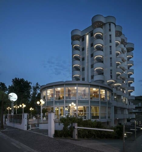 Внешний вид отеля Hotel Meeting в Риччоне