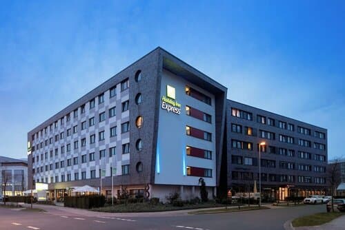 Внешний вид отеля Holiday Inn Express Bremen Airport, an Ihg Hotel в Бремене