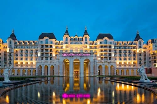 Внешний вид отеля Crowne Plaza Qingdao Ocean Spring Resort в Циндао