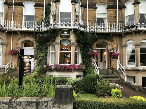 Внешний вид отеля Mansion House в Скарборе