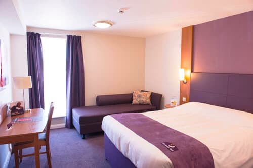 Внешний вид отеля Premier Inn Cheltenham Central в Челтнеме