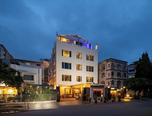 Внешний вид отеля Amantra Comfort Hotel