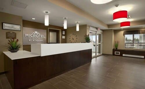 Внешний вид отеля Microtel Inn & Suites by Wyndham Lloydminster в Канаде