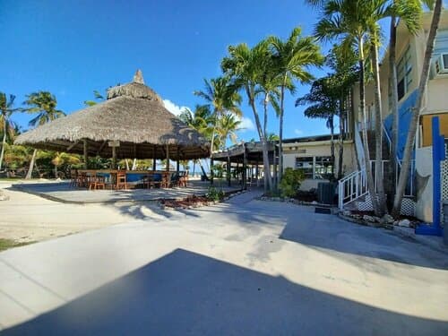 Внешний вид отеля Coconut Cove Resort and Marina