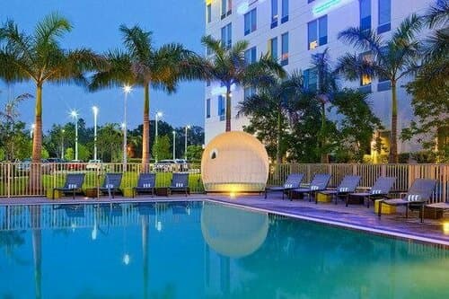 Внешний вид отеля Aloft Miami Doral